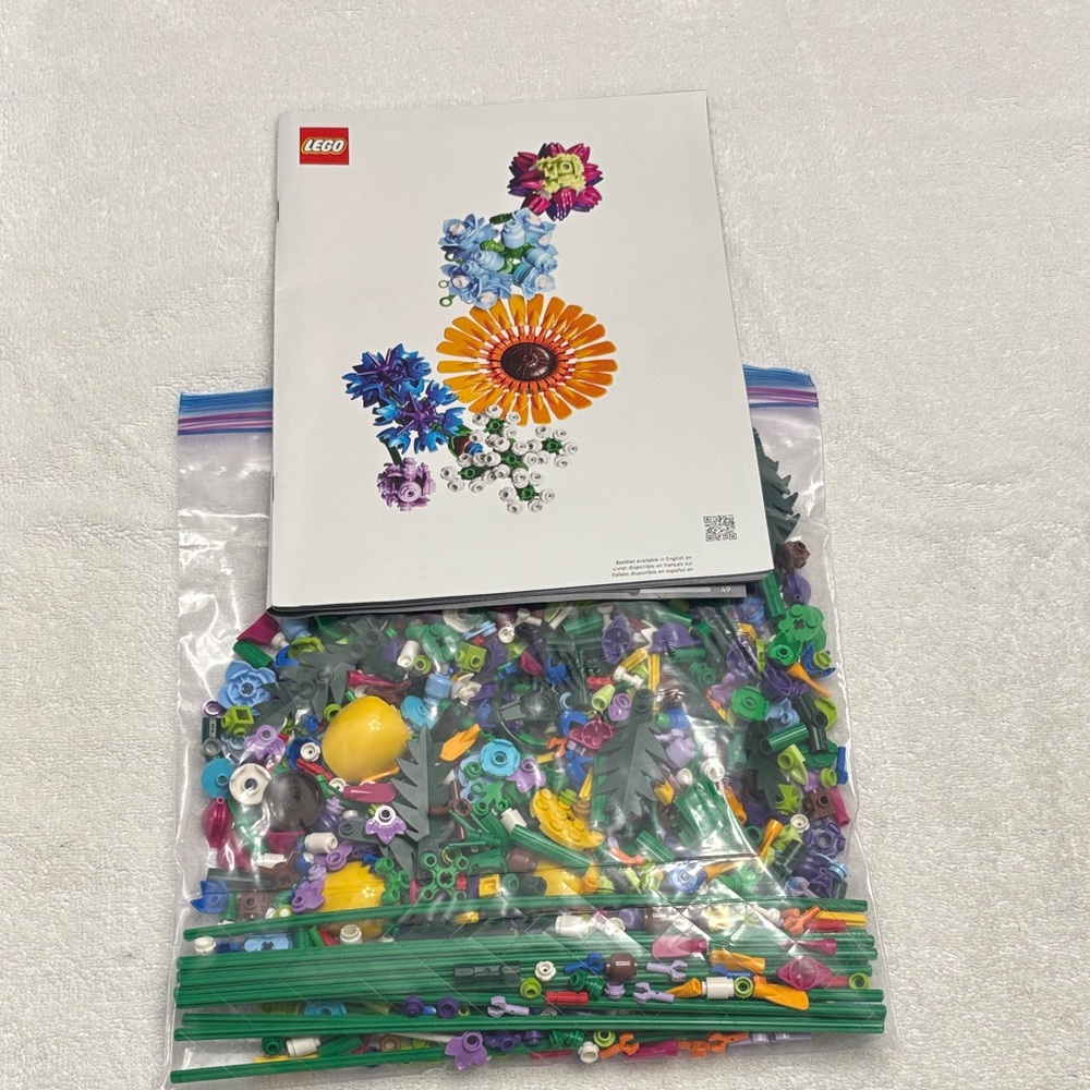 Lego Botanical Building Set - Green, Yellow, Purple